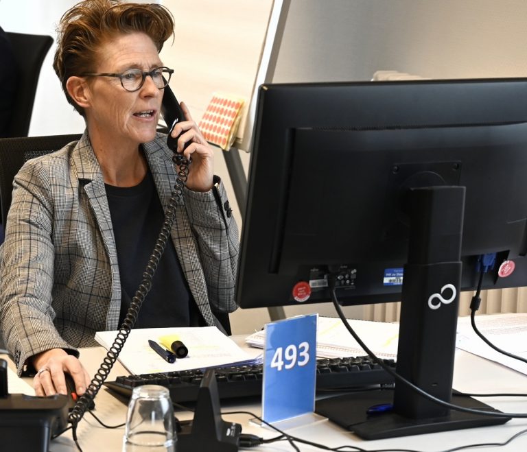 Monika Breuer ist eine der Mitarbeiterinnen der IHK-Corona-Hotline.