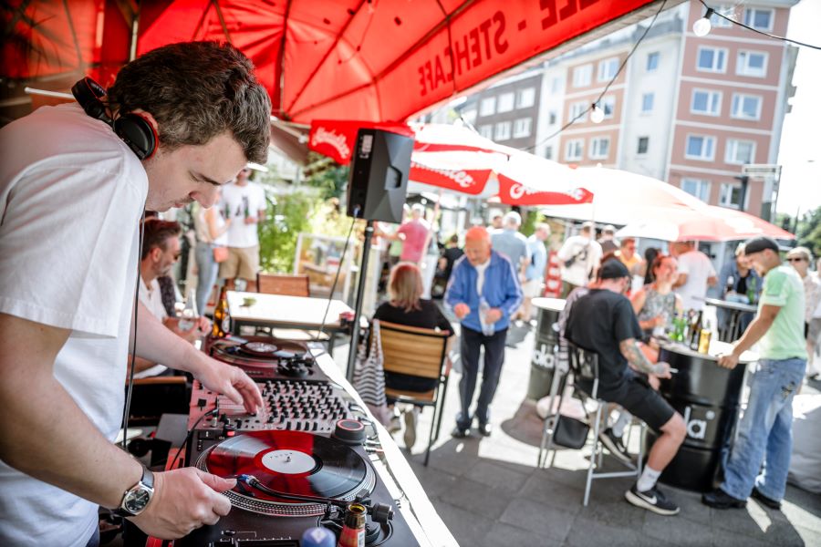 40 Kioske waren beim siebten Düsseldorfer Büdchentag dabei - und zeigten, welche Bedeutung die Büdchen als Stadtteilfaktor haben.